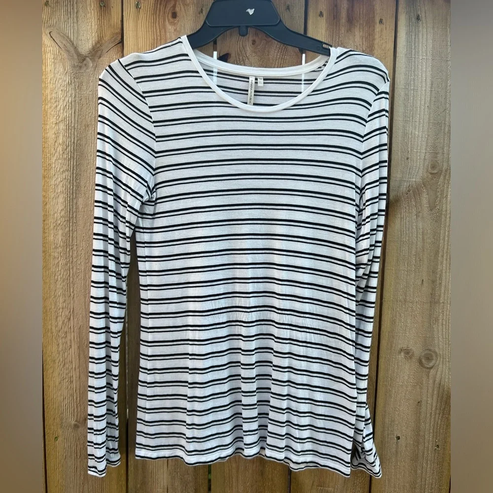 Banana Republic striped black and white long sleeve tee tshirt - Picture 1 of 6